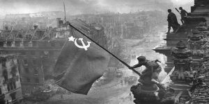 ВИКИНУЛИ З ІСТОРІЇ І ЗАБУЛИ: Прапор Перемоги над Рейхстагом піднімали українці