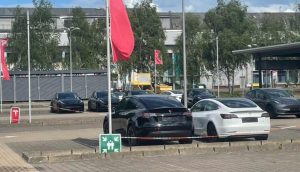 Бестселлеры немецких электромобилей 2022 года: Tesla на вершине, продажи у VW упали