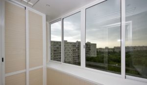 Lodžiju iestiklošana: kā izvēlēties labāko risinājumu savam mājoklim