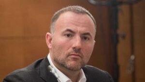 Бекболат Бекенов и Евгений Комраков. Подельники олигарха Фукса продолжают грабить Украину и заметают следы афер в интернете