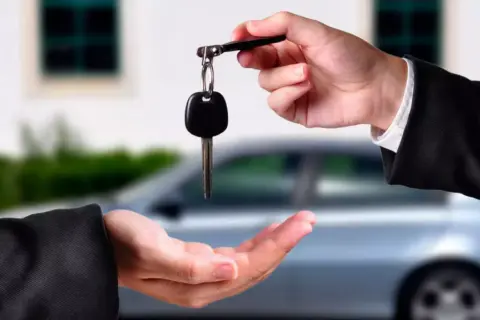 Як орендувати авто лише з дебетовою карткою — без депозиту і кредитки