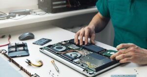 Ремонт Apple у Києві – професійний ремонт MacBook та гравіювання клавіатури в сервісному центрі DoctorFix
