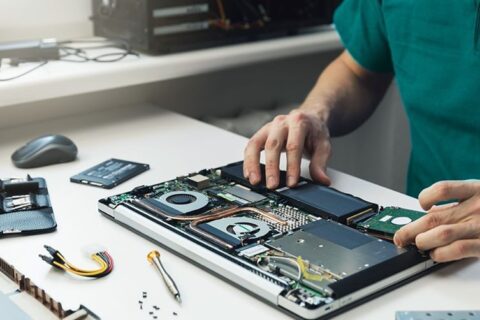 Ремонт Apple у Києві – професійний ремонт MacBook та гравіювання клавіатури в сервісному центрі DoctorFix