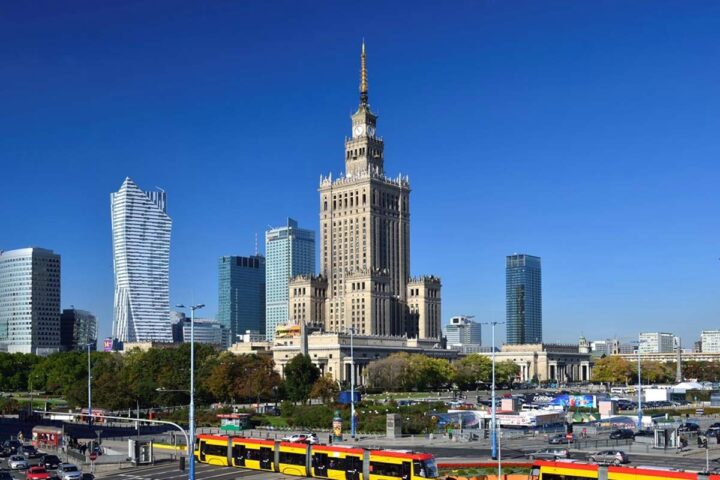 Трансфер по Польщі: Порівняння цін та вибір оптимального варіанту