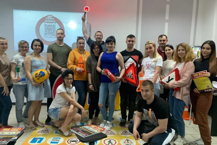 Якісне навчання теорії та практики в місті з інструктором з водіння