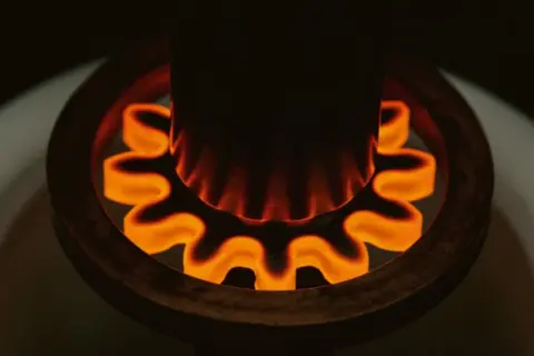 Переваги та особливості термічного загартування сталі: як правильно підвищити міцність і ресурс металевих деталей